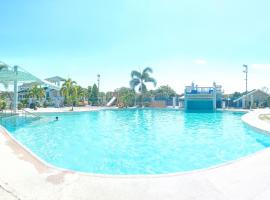 RedDoorz @ Realmar Resort Hotel Pangasinan, hotel v destinaci Domampot