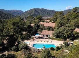 La Roquebrussanne에 위치한 홀리데이 파크 Les Arbousiers Village Hôtel Provençal