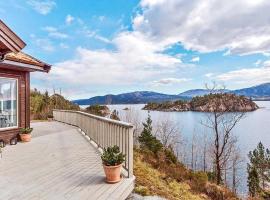 6 person holiday home in VALEV G, hotel u gradu 'Valevåg'