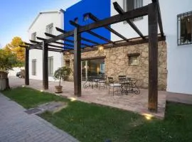 Las Aguas del Arbuniel con Pista de Pádel