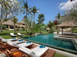 Istana Semer - Balinese Style Private Event Villa, with Large Pool, Gardens and Cook - Near to Canggu & Seminyak