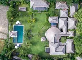 Istana Semer - Balinese Style Private Event Villa, with Large Pool, Gardens and Cook - Near to Canggu & Seminyak