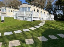 Forest beach Shorefield Park, self catering accommodation in Lymington