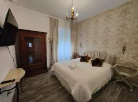 Romeo & Juliet Non-Hotel