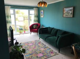 LetAway - Tom's Cabin, Staithes, beach rental in Staithes
