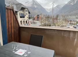 Appt hyper-centre Loudenvielle 4pers Terrasse Sud vue montagne, hotel a Loudenvielle