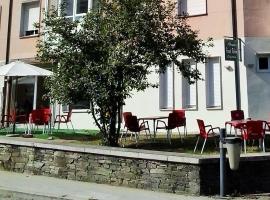 Pensión-Albergue Puente Ribeira: Sarria şehrinde bir hostel