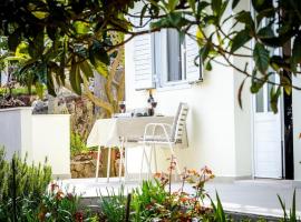 Guest House Rooms Rose, pension in Molunat