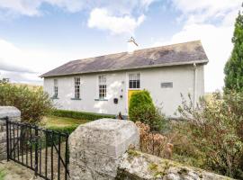 The Old School House, vacation home in Carrigallen