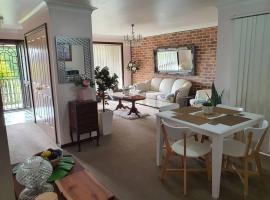 The Junction Estate COOL CALM COZY A Home N Host Property, hotel in Wallerawang