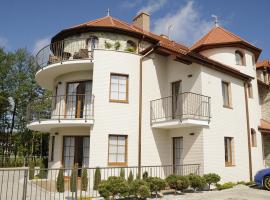 Villa Bianca, Hotel in Pustkowo