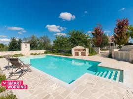 Villa Marangi con piscina, hotel en Noci