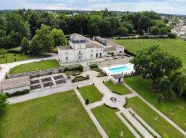 Chateau de Lantic, hotel with jacuzzis in Martillac