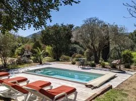 Gite de l'Amandari - classé 3 etoiles Prefecture - piscine chauffée privative, terrasses et jardin, 5 minutes à pied du village