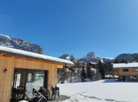 Chalet Dumbria Dolomites – domek górski w mieście Selva di Val Gardena