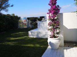 Villino R&R con piscina ed accesso diretto al mare, hotell i Termoli