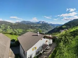 HAUSERHOF Farmhouse with Dolomite View