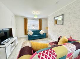 Hazel House - Vibrant 2 bed house in Wishaw，威蕭的度假住所