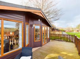 3 Bedroom Lakeview Lodge - Ensuite & Balcony Deck, spahotell i Carnforth