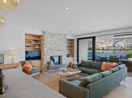 Winona of Wanaka - Luxury Lakefront Apartment, luxury hotel in Wanaka