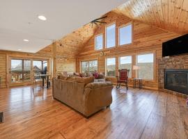 Curb-Free Chalet, holiday home in McHenry