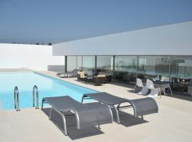 Modern Villa in bidos Lisbon with garden and pool, Hotel in Vau