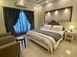 Luxury Guest House in Bahria Town, хотел в Равалпинди