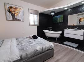 Luxury Room Bahai's Garden, ξενοδοχείο στη Χάιφα