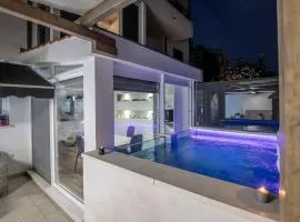 Luxury apartment Martinis with pool