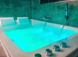 Les Jardins Secrets - Gare & Centre by Apparts Spa Dijon, hotel com spa em Dijon