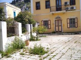 GIANNAS HOUSE: Sömbeki şehrinde bir otel