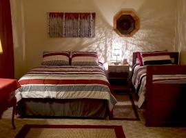 Mickelson Trail Treehouse Suite in the heart of the beautiful Black Hills, hotel di Hill City