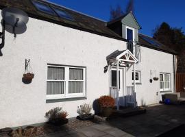 Pinewood Cotage - Country Walks and Relaxation, hotell i Blairgowrie