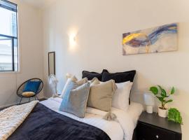 Bright CBD Studio -Near SkyTower - WiFi - Cityscape