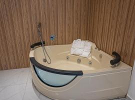 סוויטות לב הגולן - Golan center suite, Bed & Breakfast in Mas'ade