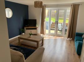 Kirkby House, 3 bedroom, sleeps up to 7 with sofa bed, holiday, corporate, contractor stays, Sherwood Business Park, Kirkby in Ashfield, hótel í nágrenninu