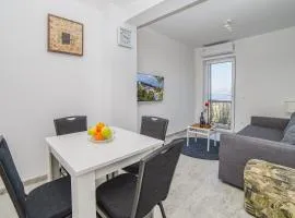 Gustav - Sea view apartment with balcony