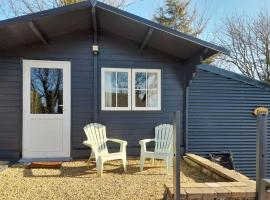 Delightful Studio Log Cabin, hôtel à Coolnacon