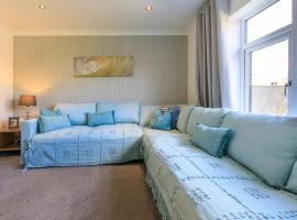 Cottage sleeps 6 within 5 mins from the sea, holiday home in Saundersfoot