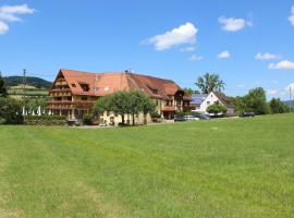 Landgasthof zum Schützen, family hotel in Oberried