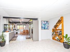 Nevaeh Holiday Home plus Pool, בית חוף באברואה