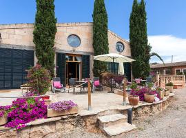 Es Revellar Art Resort - Adults Only, farmstay di Campos