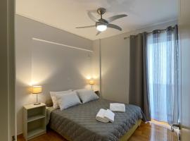 Ageliki's Athens Apartment: Atina, Ambelokipi Metro İstasyonu yakınında bir otel