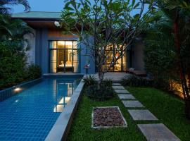 Villa Hahana | 3 Bedroom Private Pool Villa in Popular Kokyang Estate | 3 min to Naiharn Beach, landhuis in Rawai Beach