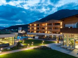 Alpine Nature Hotel Stoll, hotell i Valle Di Casies