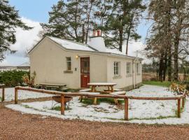 The Bungalow, holiday home in Elgin