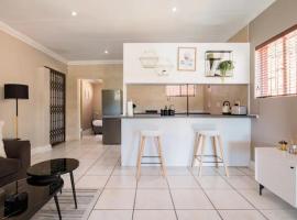 Beautiful and Modern apartment close to Menlyn
