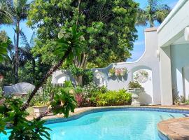 Royal Palm Suite, Villa Roc Guesthouse, bed and breakfast v destinaci Salt Rock