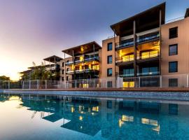 Superbe appartement, piscine, vue mer et montagnes, hotel near Marineland Antibes, Antibes