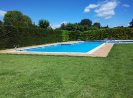 Casa Loureal Ribeira Sacra Ourense, hotel with pools in Ourense